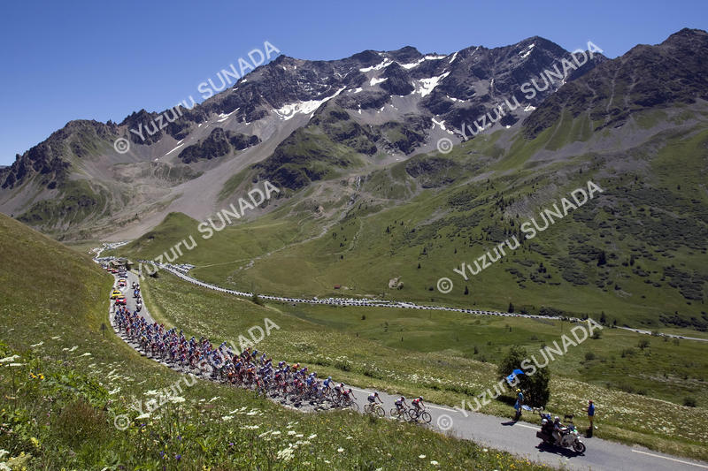 Peloton on Col du Galibier003p.jpg